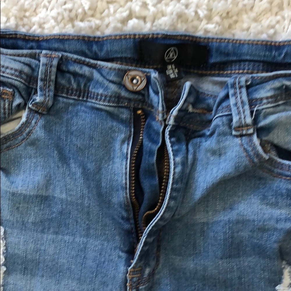 MISSGUIDED Ripped Jeans - Picture 2 of 3